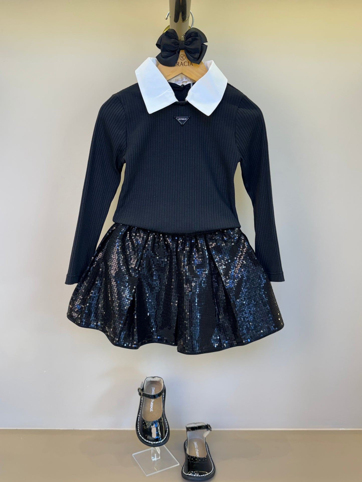 Conjunto Infantil Blusa MalhaTricot  e Saia Paetê - Um Mais Um