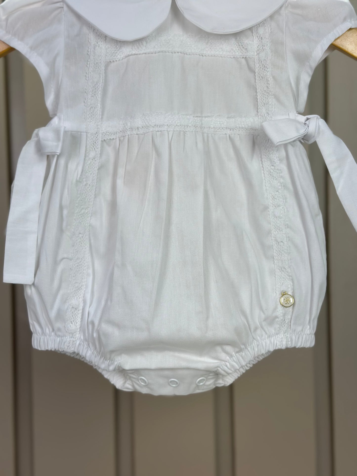 Romper Bebê Fofinho Algodão Manga Princesa Rendas Branco - Um Mais Um