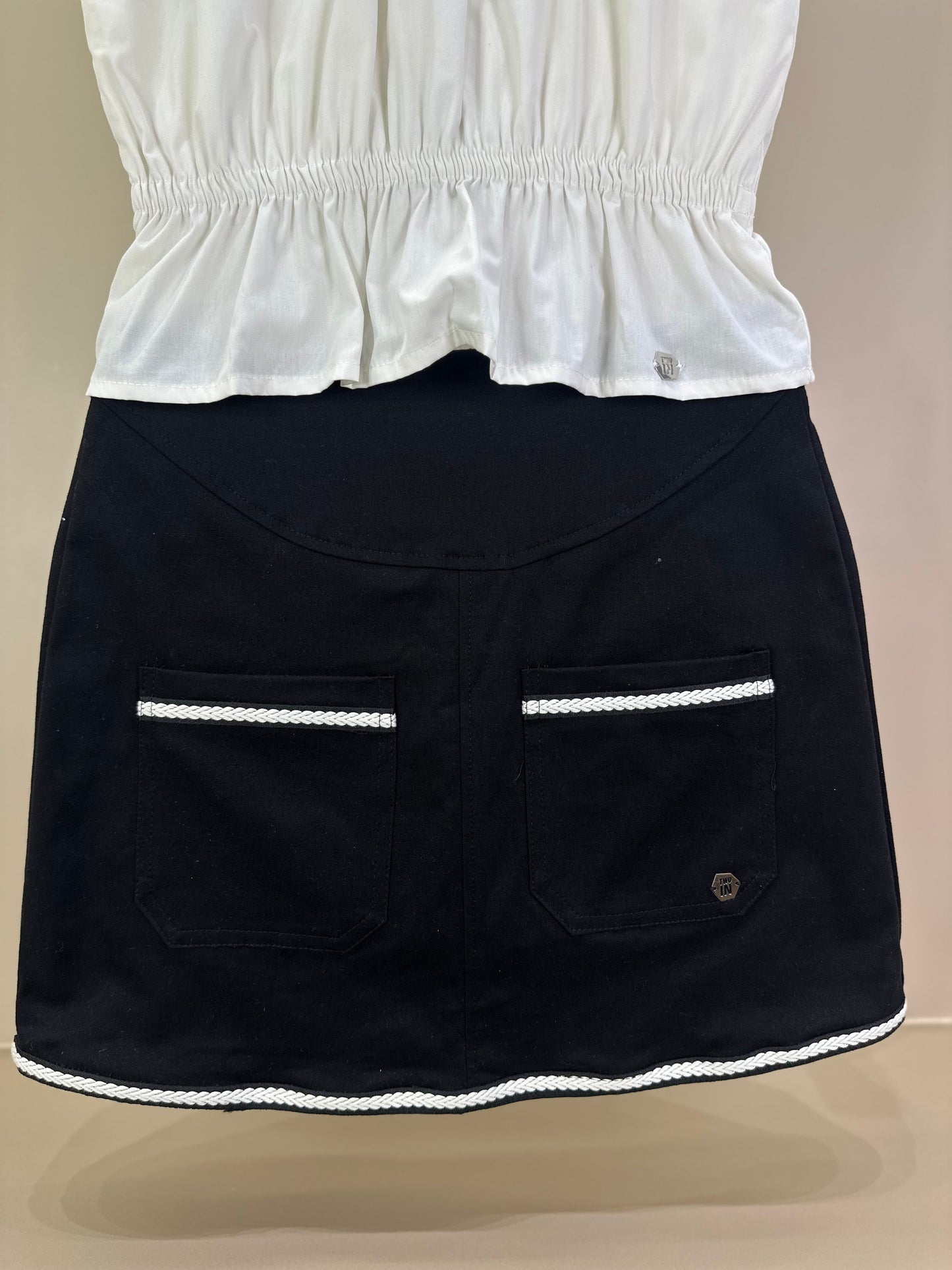 Conjunto Teen Blusa Tricoline Elástico Cintura e Saia Detalhes Bolsos - Two In