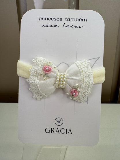Faixinha Bebê  Laço Bordado Com Pérolas  Off White - Roana