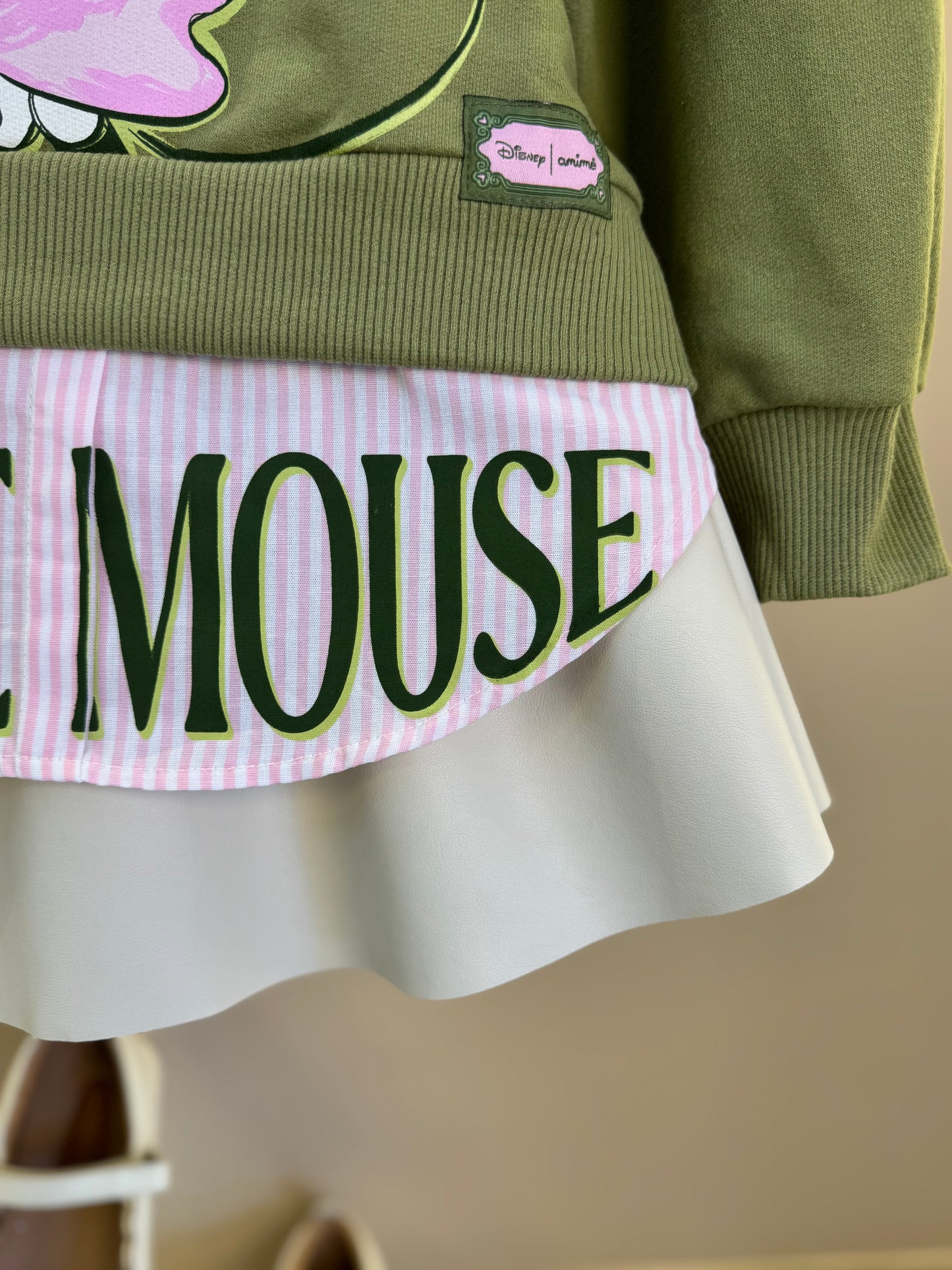 Conjunto Infantil Casaco Minnie Mouse Verde Forest e Saia Couro Tech Bege Vanilla - Animê