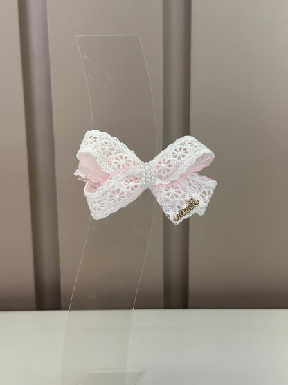 Laço Infantil em Renda e Organza com Pérolas Rosa - Roana