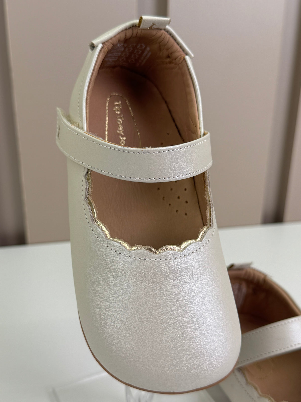 Sapatinho Bebê Roundy Couro  White & Gold - Tip Toey Joey