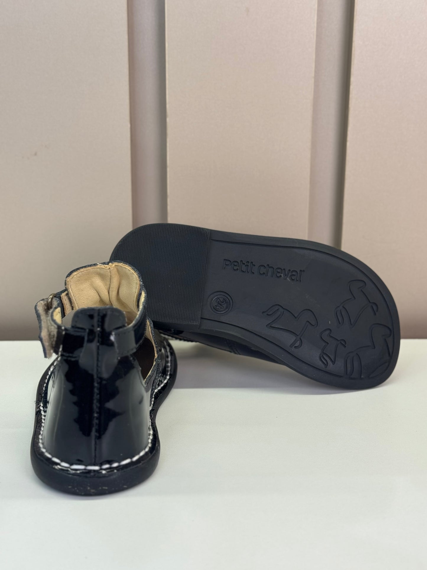 Bota Infantil Meia-Lua Verniz Noir - Petit Cheval