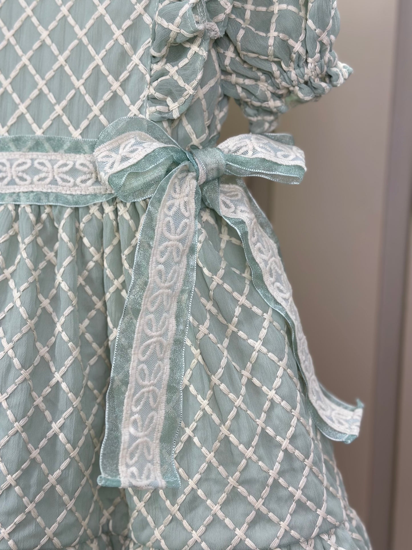 Vestido Bebê Clássico Luxo  Manga Babados e Laços Rendados Verde - Roana