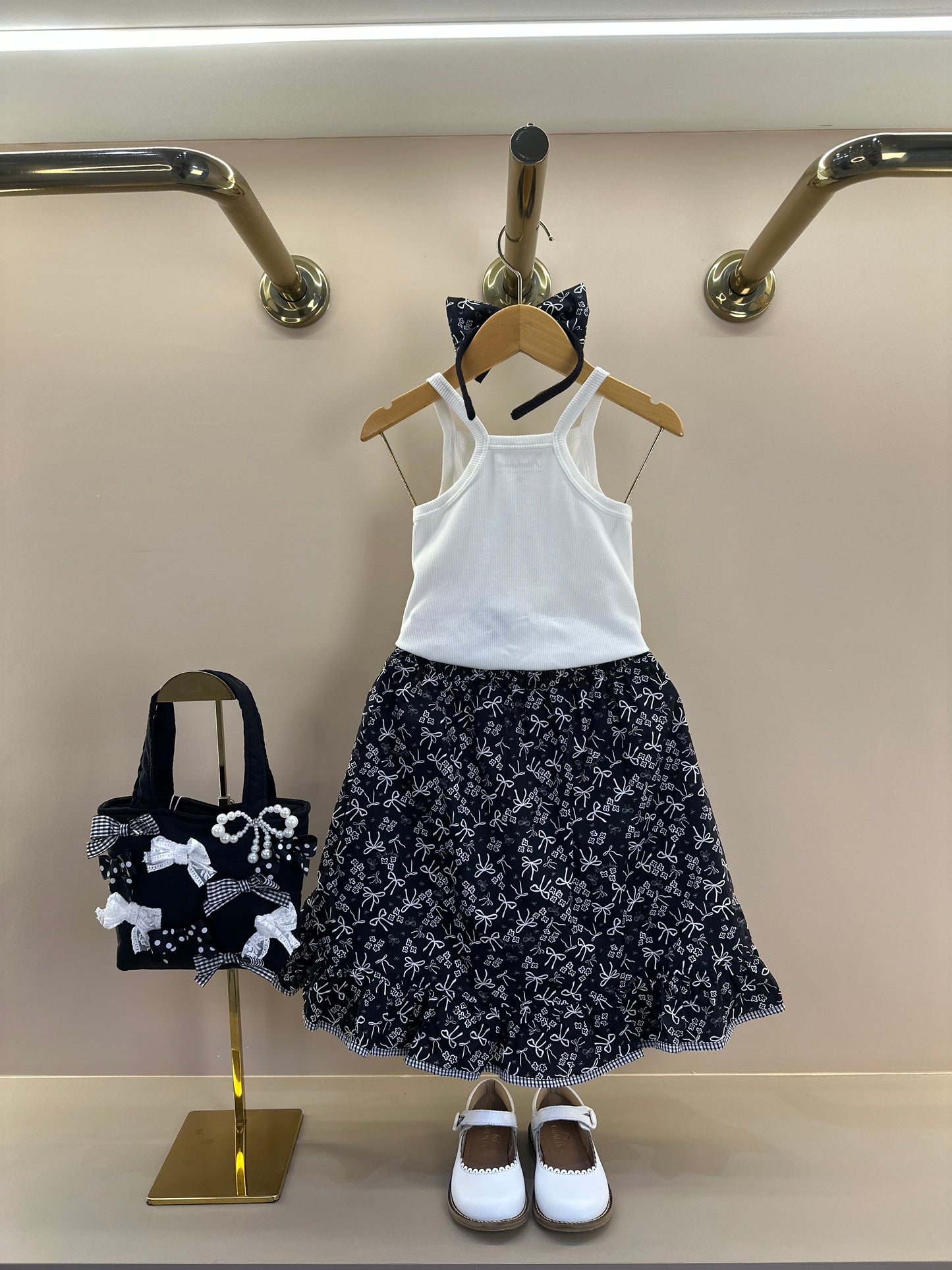Conjunto Infantil  Blusa Love Summer Cristal e Saia-Shorts Mullet Laços e Flores - Pituchinhus