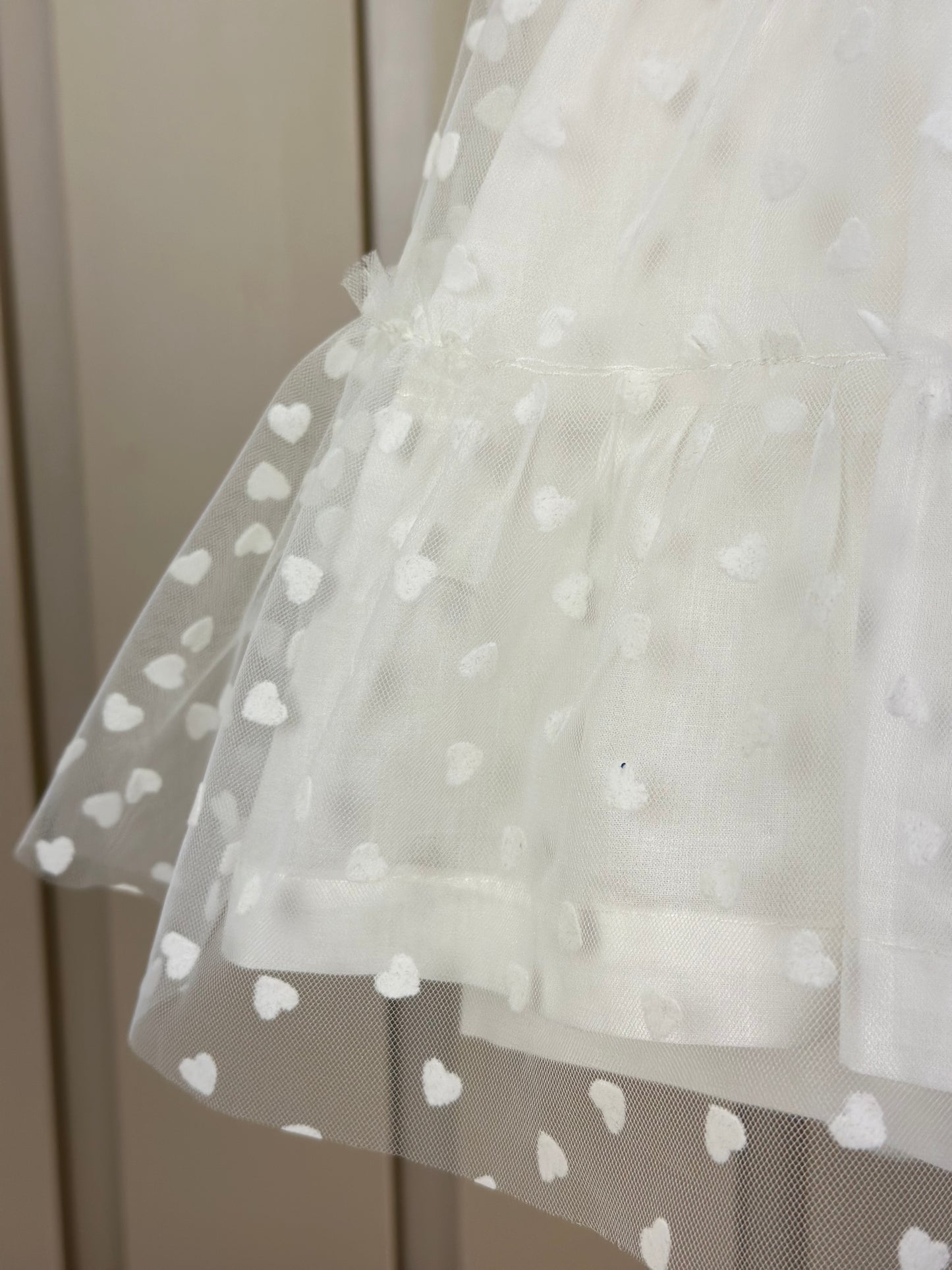 Vestido Infantil Super Luxo Tule Poás Marfim Gola, Busto e Mangas Rendadas e Bordados - Roana