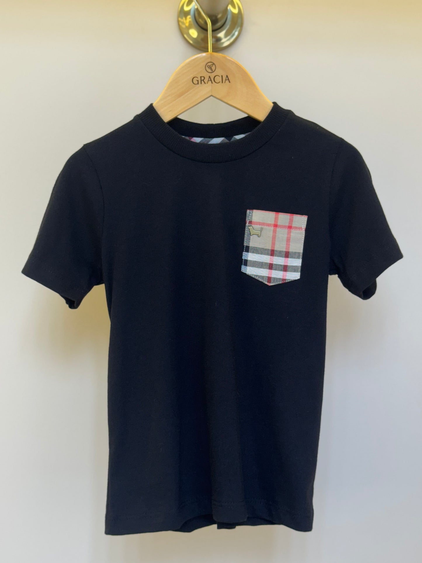 Camiseta Infantil Meia Malha Penteada com Bolso Preta - Um Mais Um
