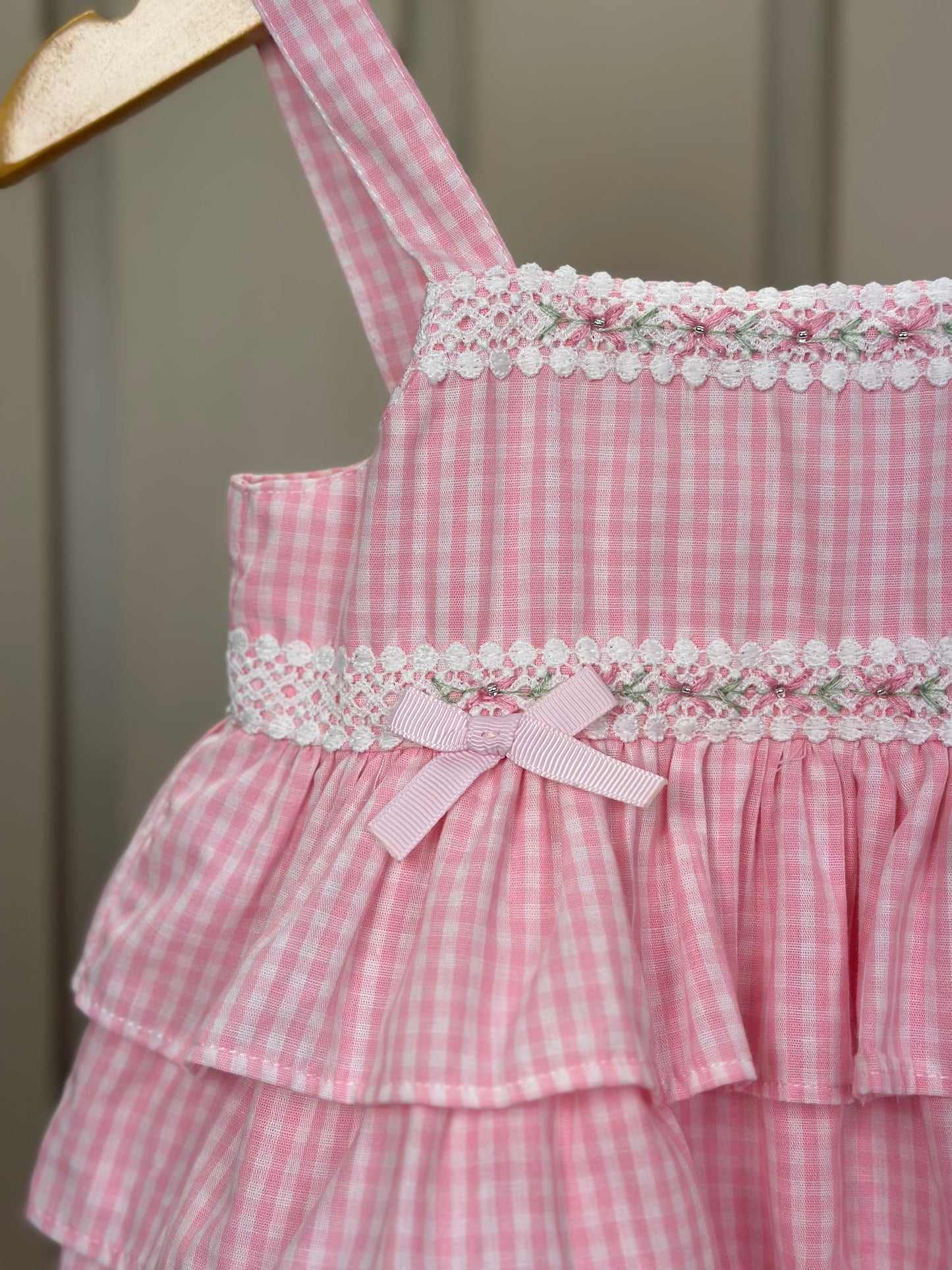 Pimpão Bebê Clássico Babadinhos Bordado Flores Rosa - Roana