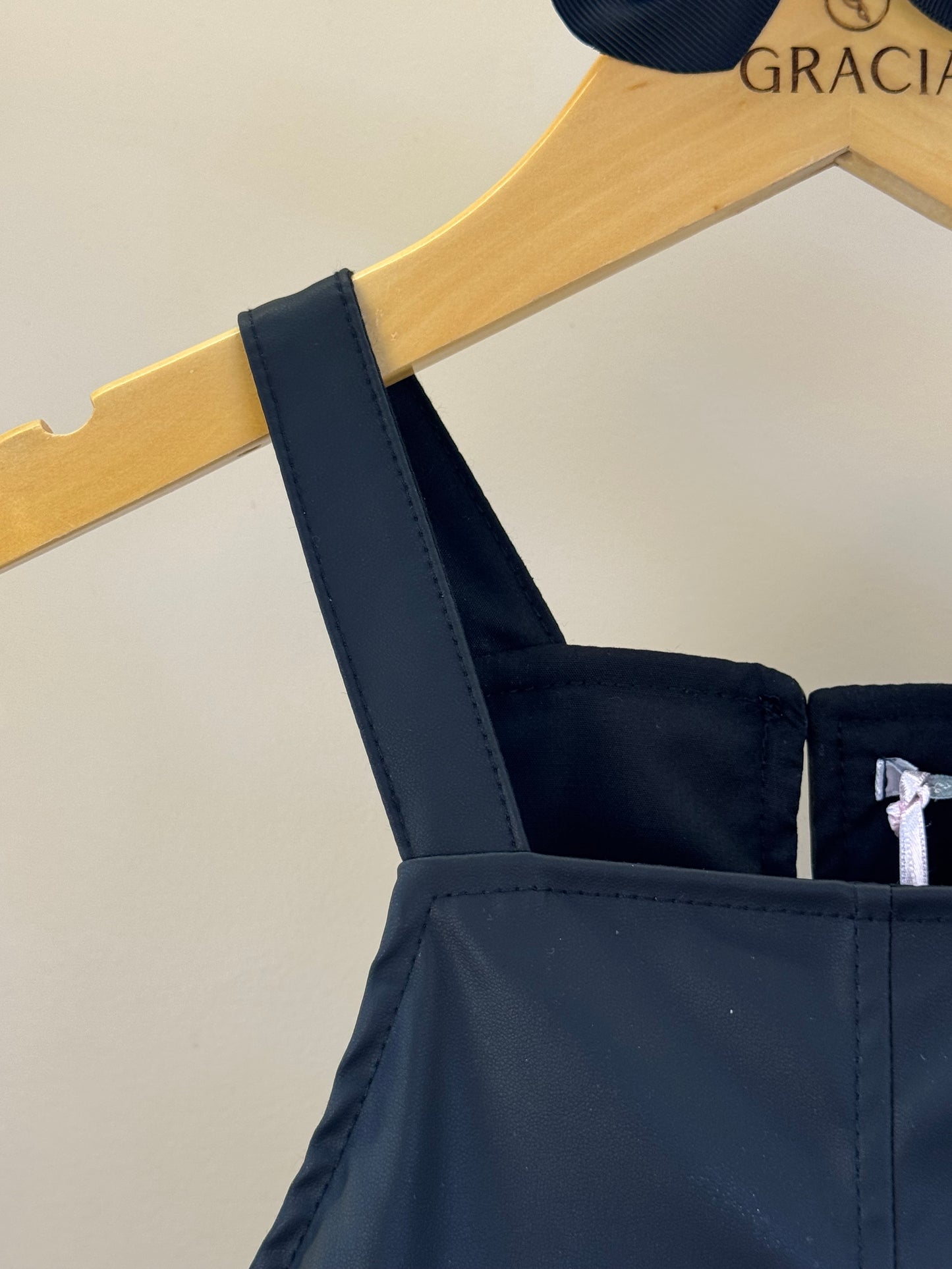 Salopete Infantil Like Leather Preto - Gabriela Aquarela