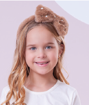 Arquinho Infantil Pele Laço Bordado Pérolas e Cristais Bege Escuro - Pituchinhus PRÉ-VENDA