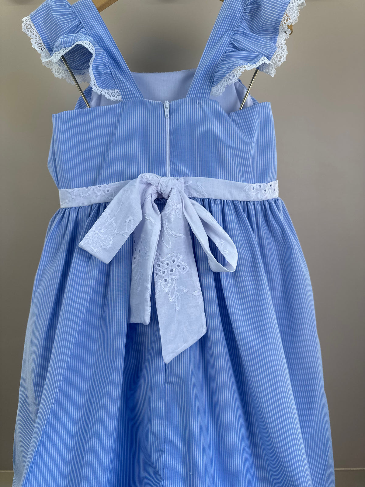 Vestido Infantil Tricoline Azul Listrado Laço Com Limões e Barra Em Tule - Gabriela Aquarela
