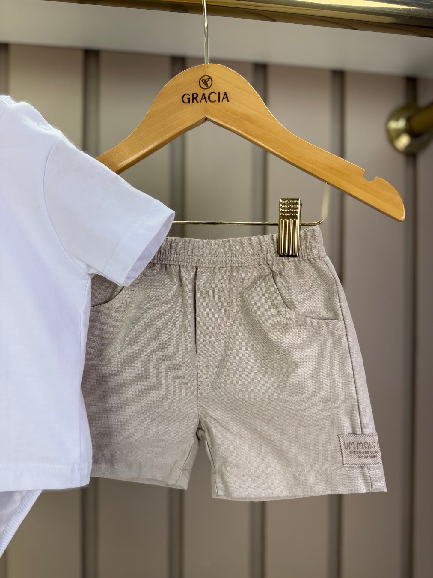 Conjunto Bebê Camiseta-Body Cachorrinho Futebol e Bermuda Bege - Um Mais Um