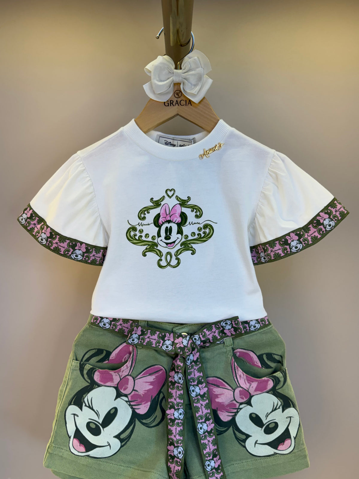 Conjunto Infantil Blusa Minnie Faixa Estilizada e Shorts Minnie Mouse Verde Forest - Animê