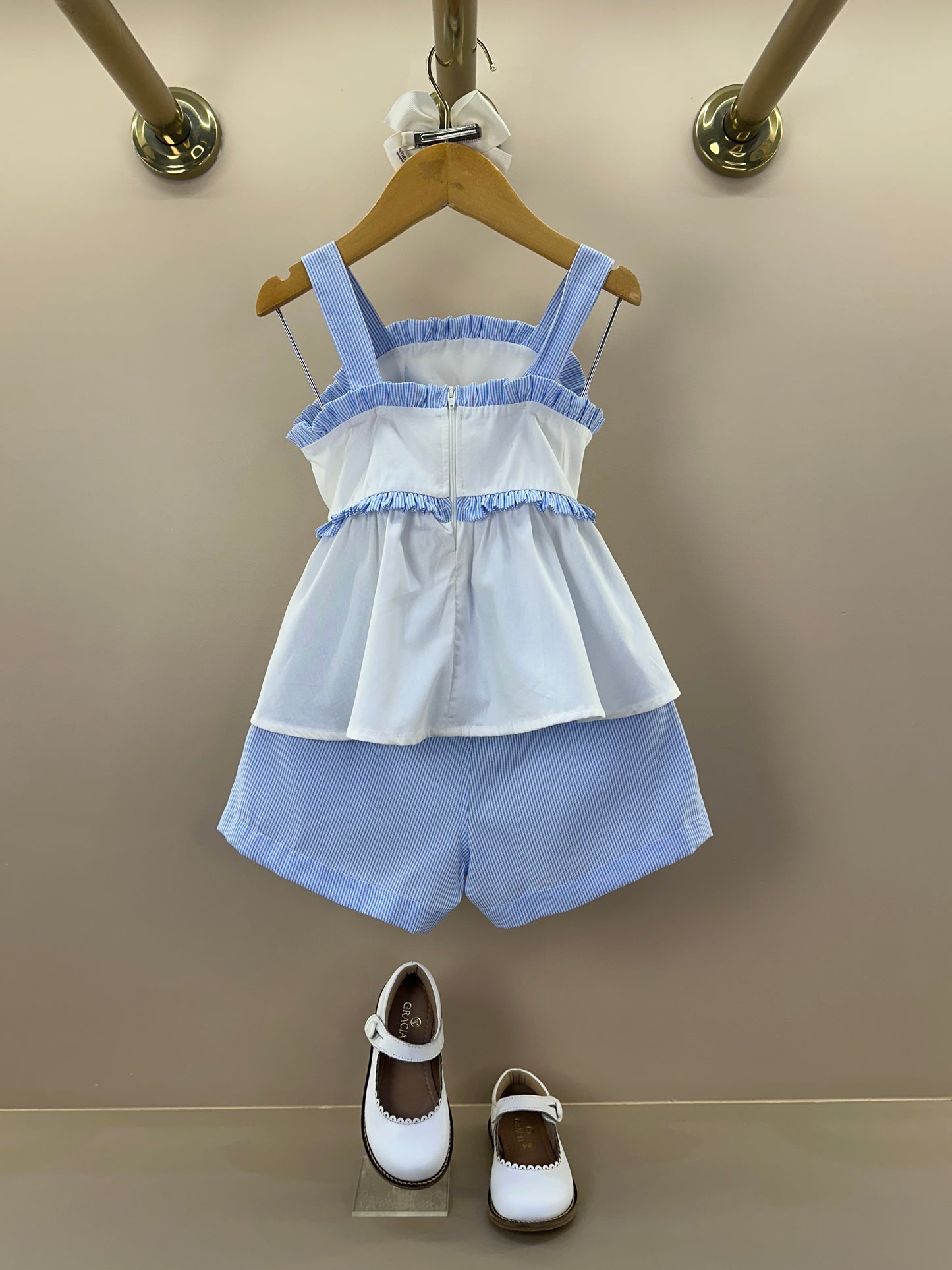 Conjunto Infantil Blusa Flor de Crochê e Shorts Alfaiataria Listrado - Luluzinha