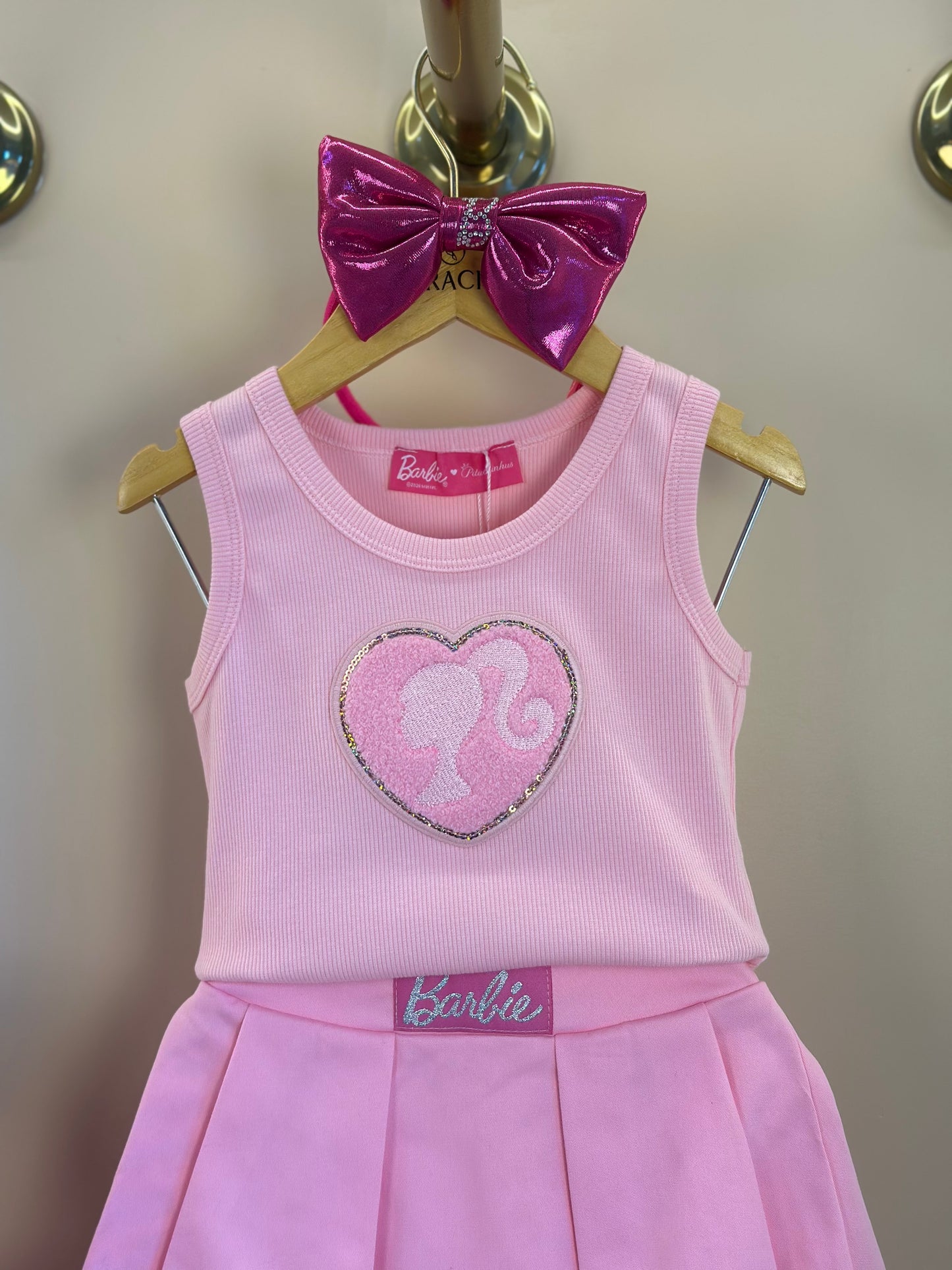 Conjunto Infantil Regata Patche Coração Barbie e Saia Sarja Pregas Patche Barbie Rosa Romântico - Pituchinhus