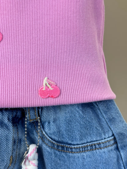 Conjunto Infantil Regata Rosa Com Cerejas e Saia Jeans Pregas Com Pingente - Momi