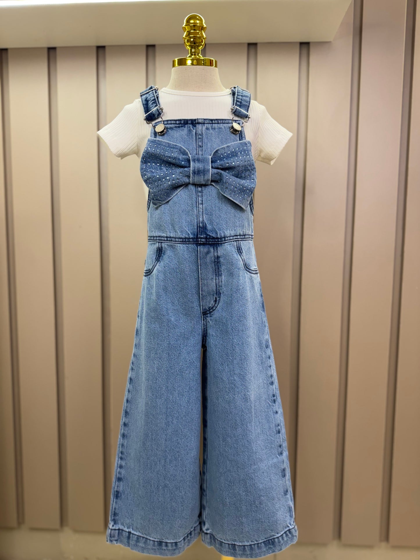 Jardineira Infantil Jeans Maxi Laço com Blusa Básica Off White - Momi