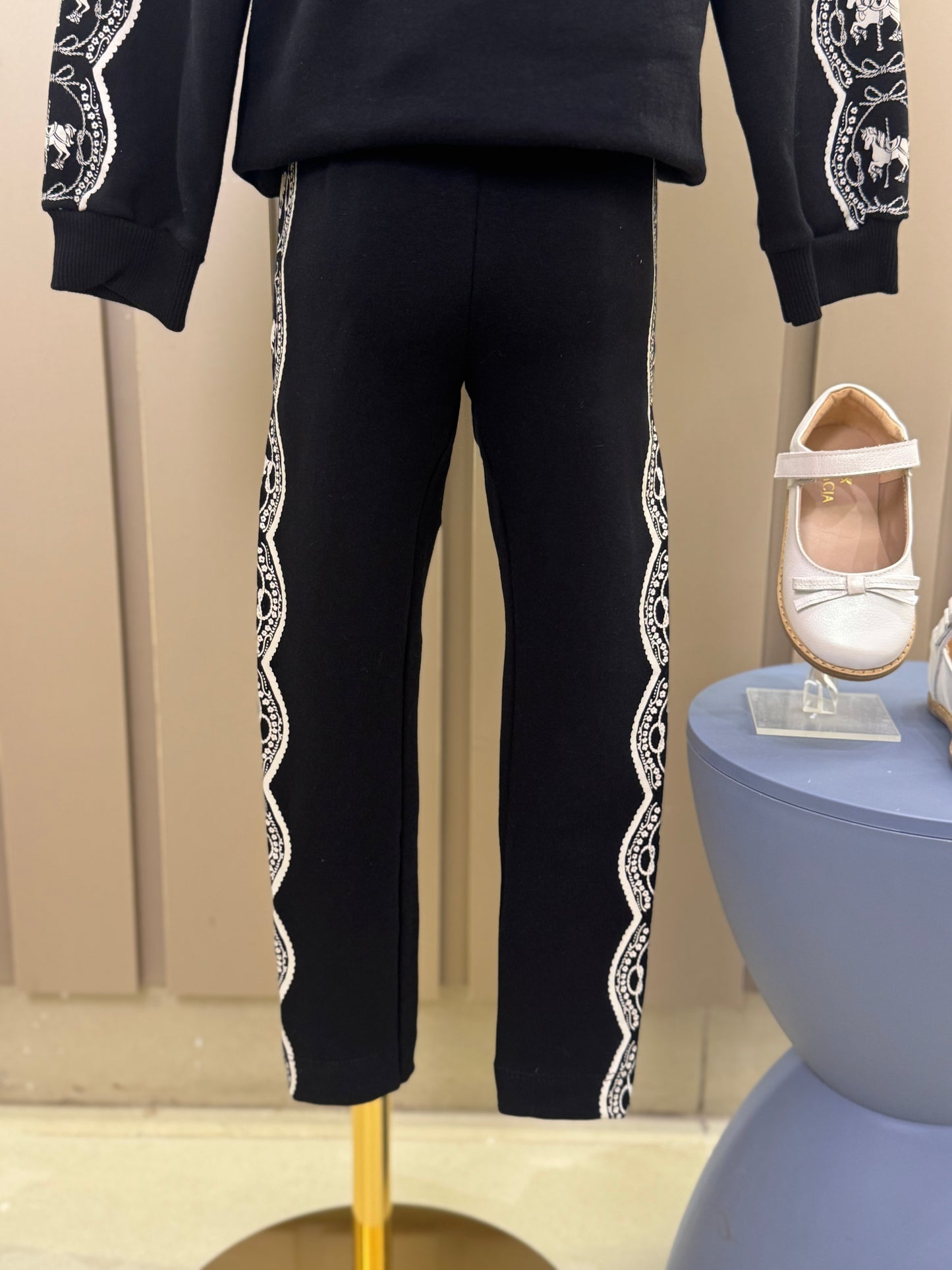 Conjunto Infantil Moletom Carrossel Casaco e Legging Preto - Animê Petite