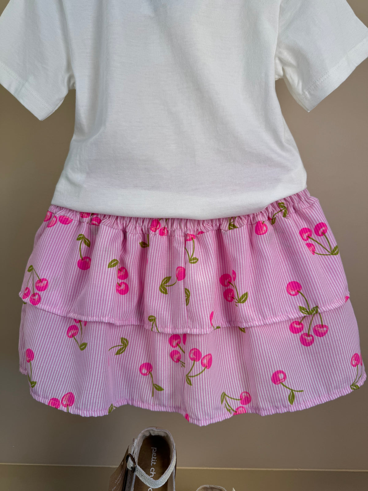 Conjunto Infantil Blusa Cerejas e Saia Franzida Babados Em Camadas - Momi