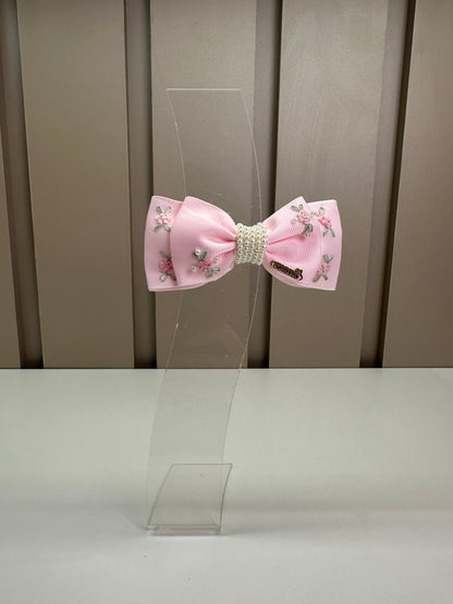 Presilha Infantil Laço Rosa Bordado Flores e Miolo Pérolas- Roana