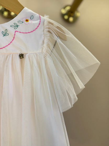 Vestido Infntil Tule Amplo Bordadinhos Gola Bege - Mon Sucré