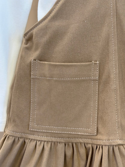 Jardineira Infantil  Sarja Ursinha Pelúcia Bege Escuro com Blusa ML Bordados Pérolas e Cristais  - Pituchinhus