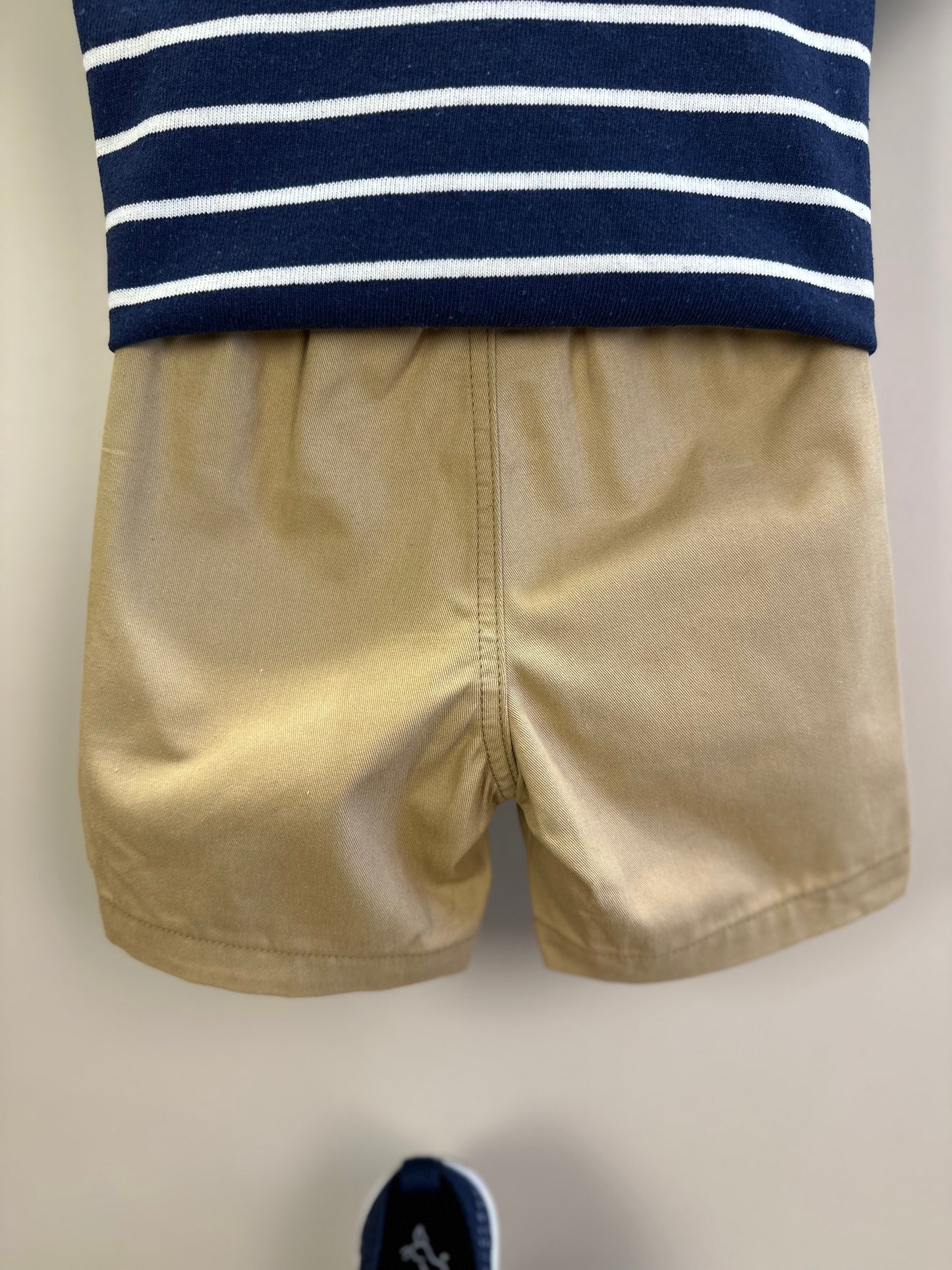 Conjunto Infantil Blusa MC Listrada Azul Marinho e Bermuda Bege - Youccie