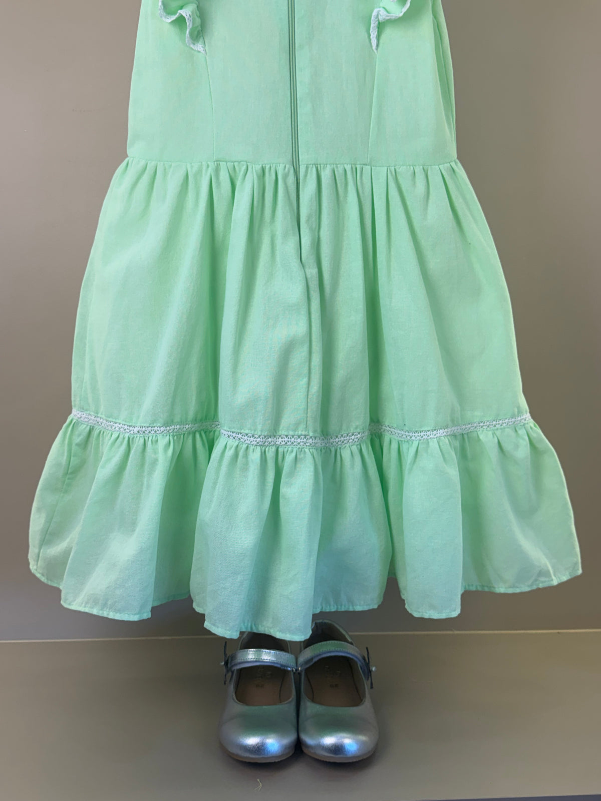 Vestido Infantil Verde Bordado Floral Babados Manga e Laços - Petit Cherie