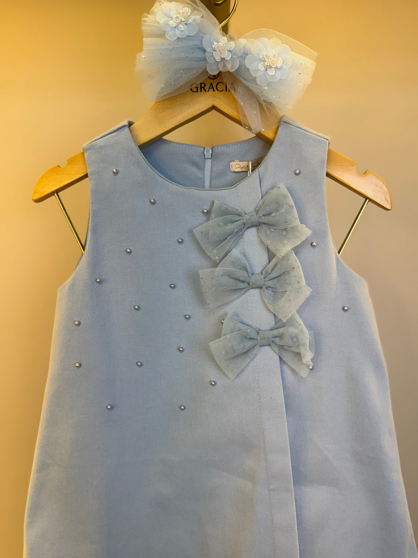 Salopete Infantil Sarja Pérolas Lacinhos e Barra Tule Azul Céu - Petit Cherie