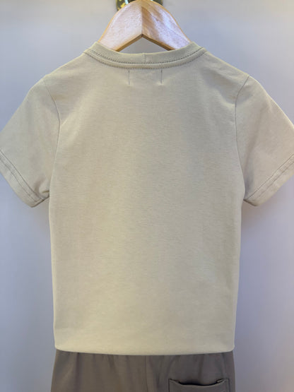 Conjunto Infantil Camiseta Algodão Teddy Summer Bege e Bermuda Suedine Elastano Bolsos - Dame