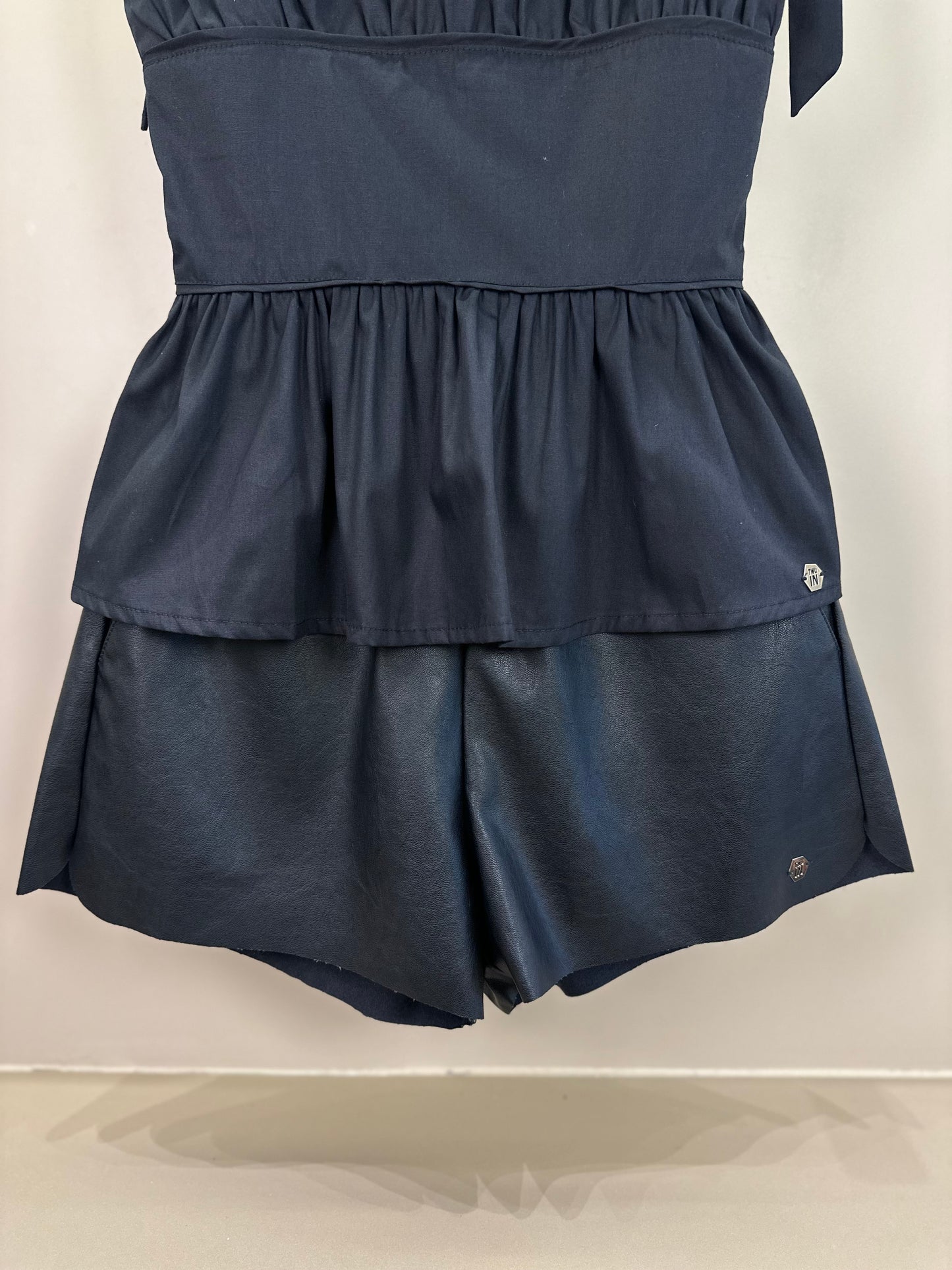 Conjunto Teen Blusa Busto Franzido e Shorts Clochard Couro Tech Preto - Two In