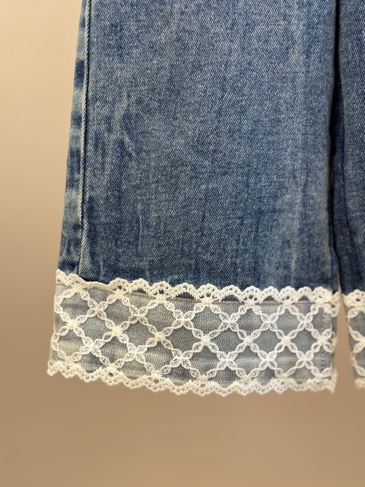 Calça Jeans Infantil Barra Rendada - Animê