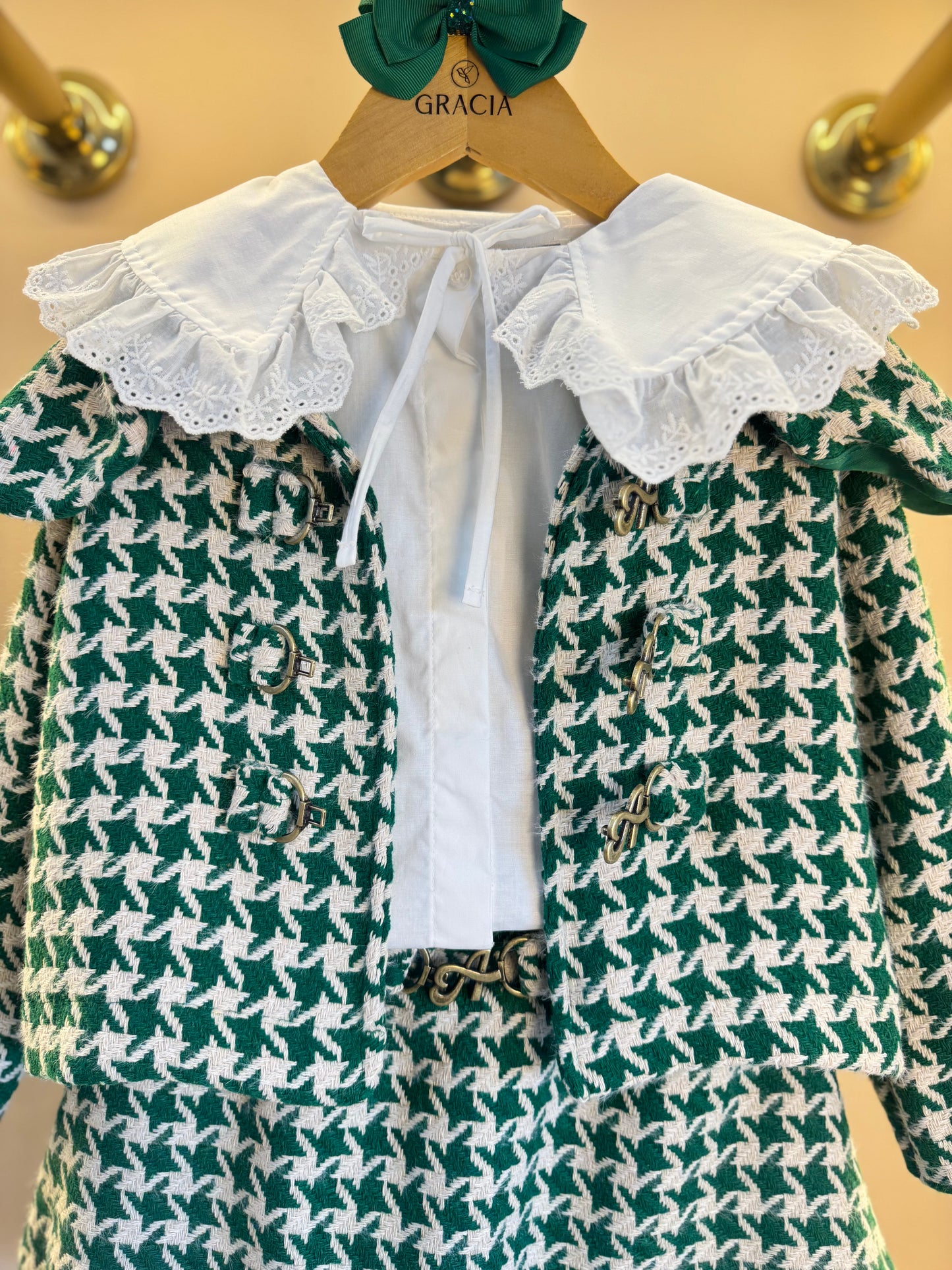 Conjunto Infantil Trio Casaco Tweed Xadrez, Camisa Gola Babados Rendas e Saia Tweed Xadrez - Animê