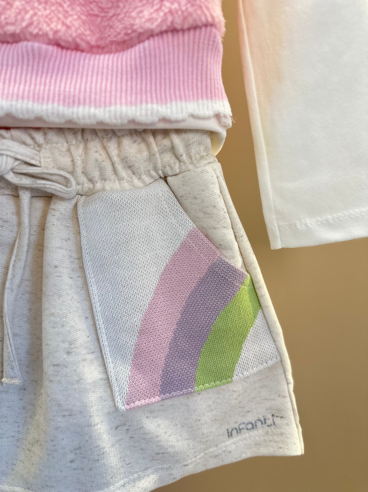 Conjunto Trio Blusa ML Off White, Colete Rosa e Saia Bege - Infanti