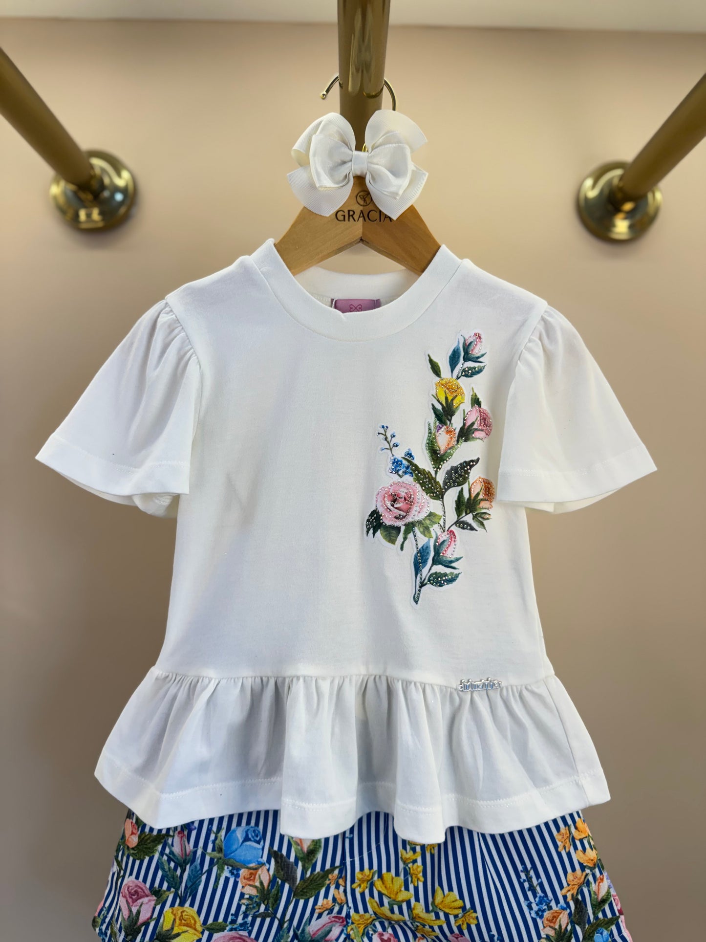 Conjunto Infantil Blusa Off White Flores Bordadas e Short Listrado Flores - Luluzinha