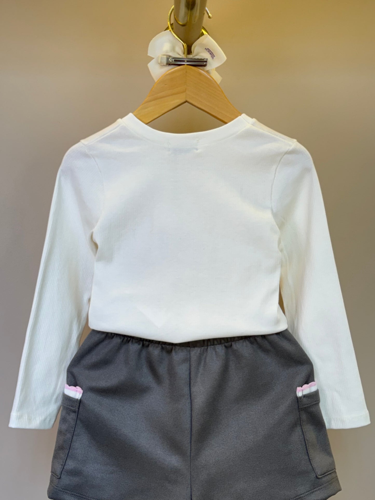 Conjunto Infantil Blusa ML Essential Things e Shorts Cinza Claro - Infanti