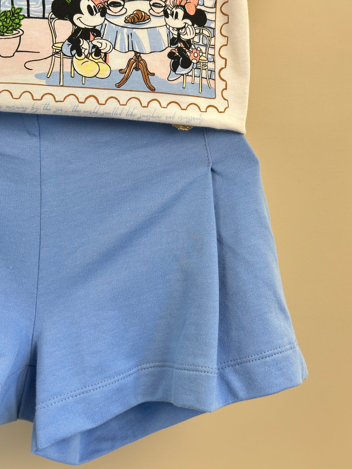 Conjunto Infantil Blusa Mickey e Minnie Paris e Shorts Azul Pregas Com Pingente - Animê