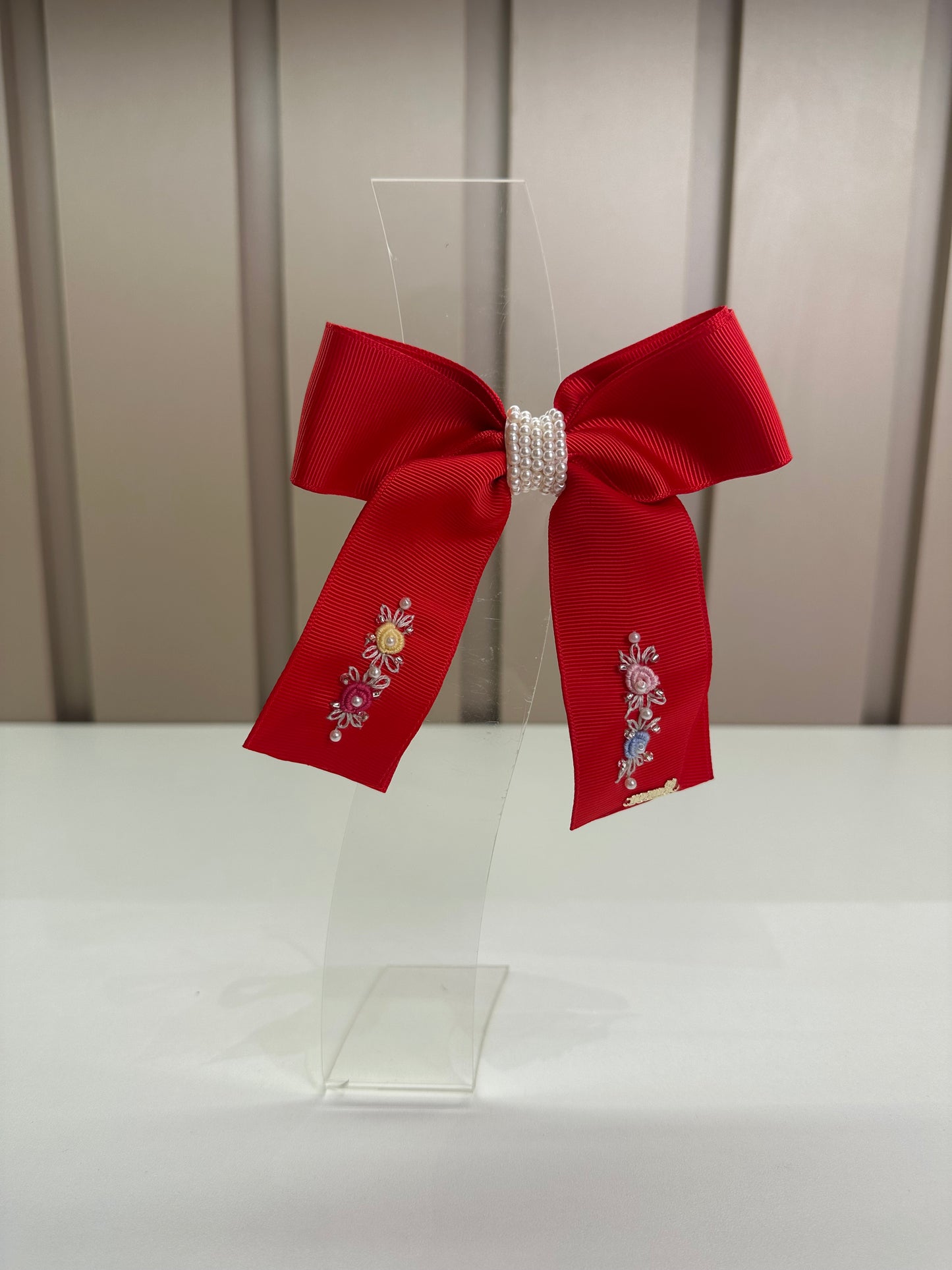 Presilha Infantil Laço Longo Pérolas e Bordados Vermelho - Roana