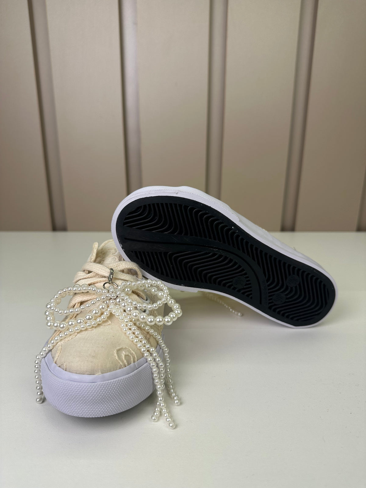 Tênis Infantil Casual Rendado Laço Pérolas Off White - Luluzinha