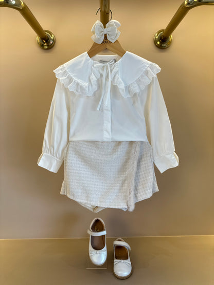 Conjunto Infantil Camisa Gola com Babado, Colete e Shorts Tweed Off White - Animê