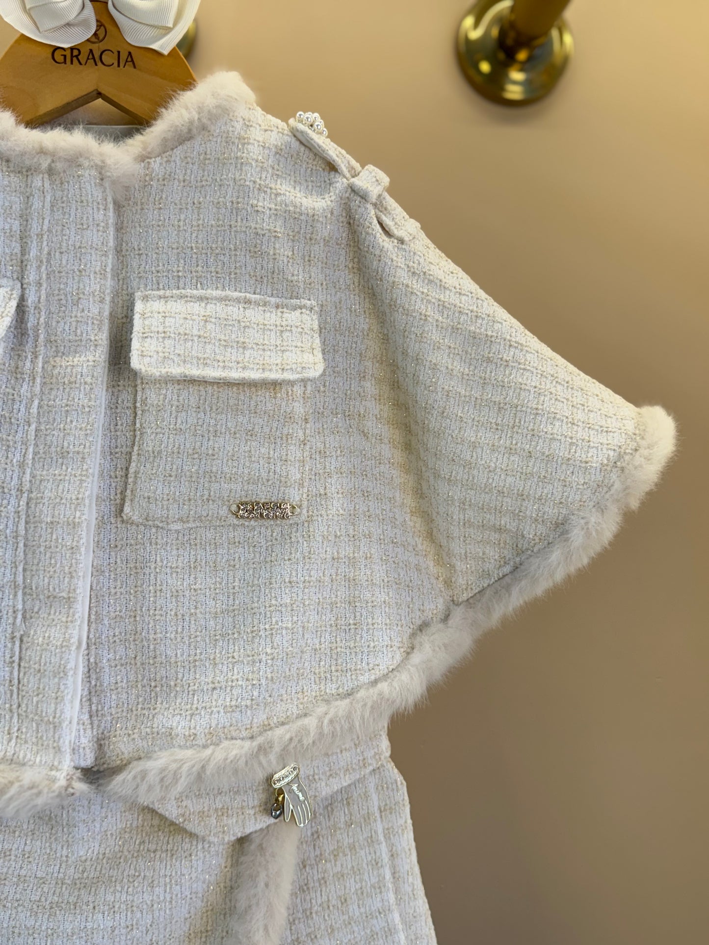 Conjunto Infantil Conceito Capa, Colete e Shorts Tweed Off White - Animê