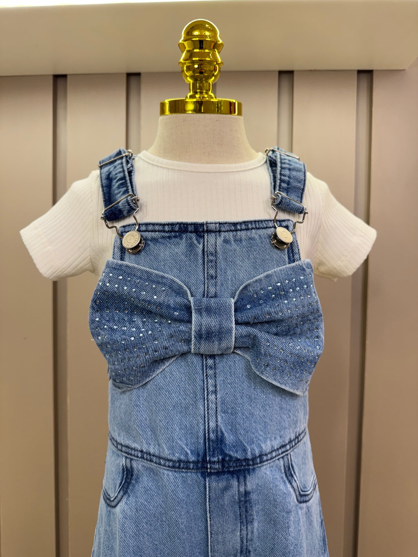 Jardineira Infantil Jeans Maxi Laço com Blusa Básica Off White - Momi
