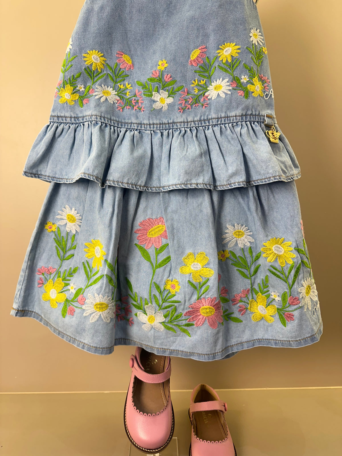 Conjunto Infantil Jeans Blusa Bordado Floral e Shorts Saia - Animê