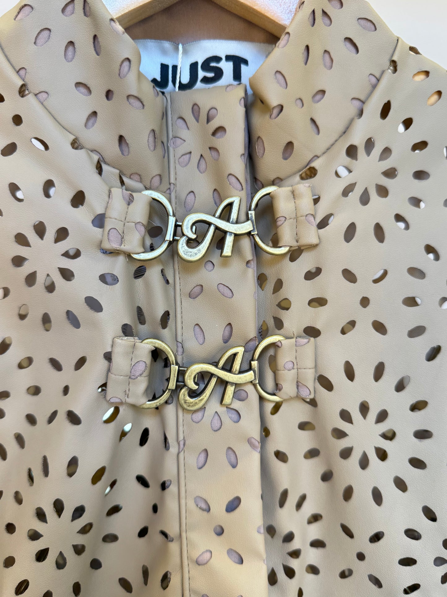 Conjunto Infantil Casaco Capa e Saia-shorts Couro Tech Floral Vazado - Animê