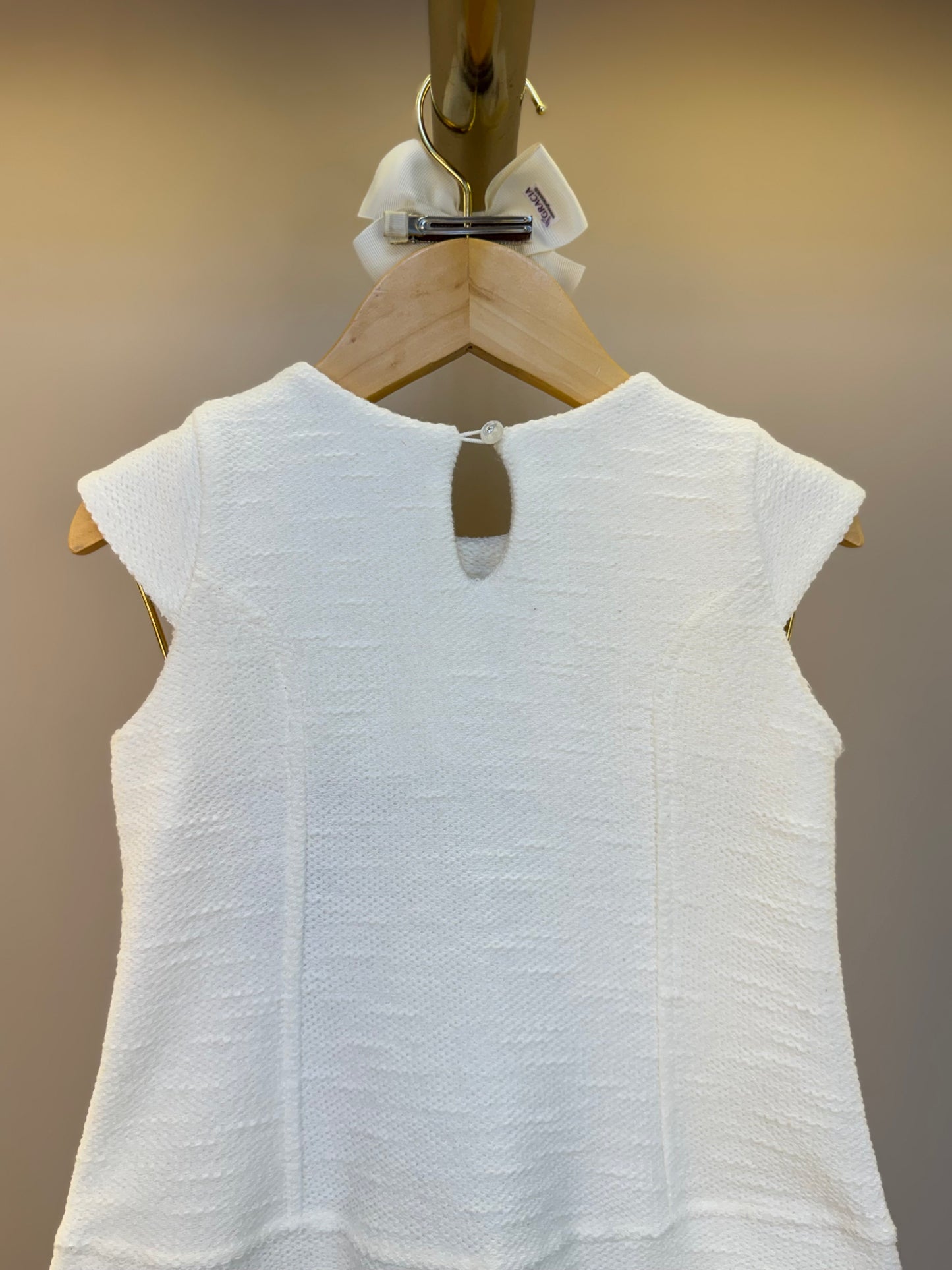 Vestido Infantil Bouclé Lapelas Bordadas Pérolas e Cristais Off White - Pituchinhus