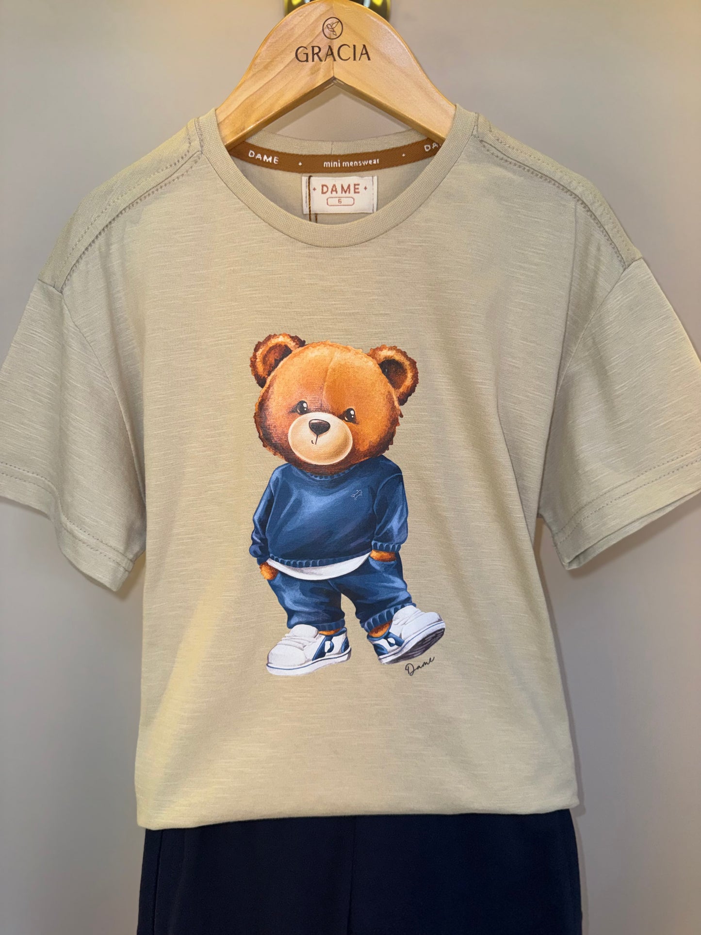 Conjunto Infantil Camiseta Teddy Hoodie Bege e Bermuda Moletom Elastano Elástico Listrado - Dame