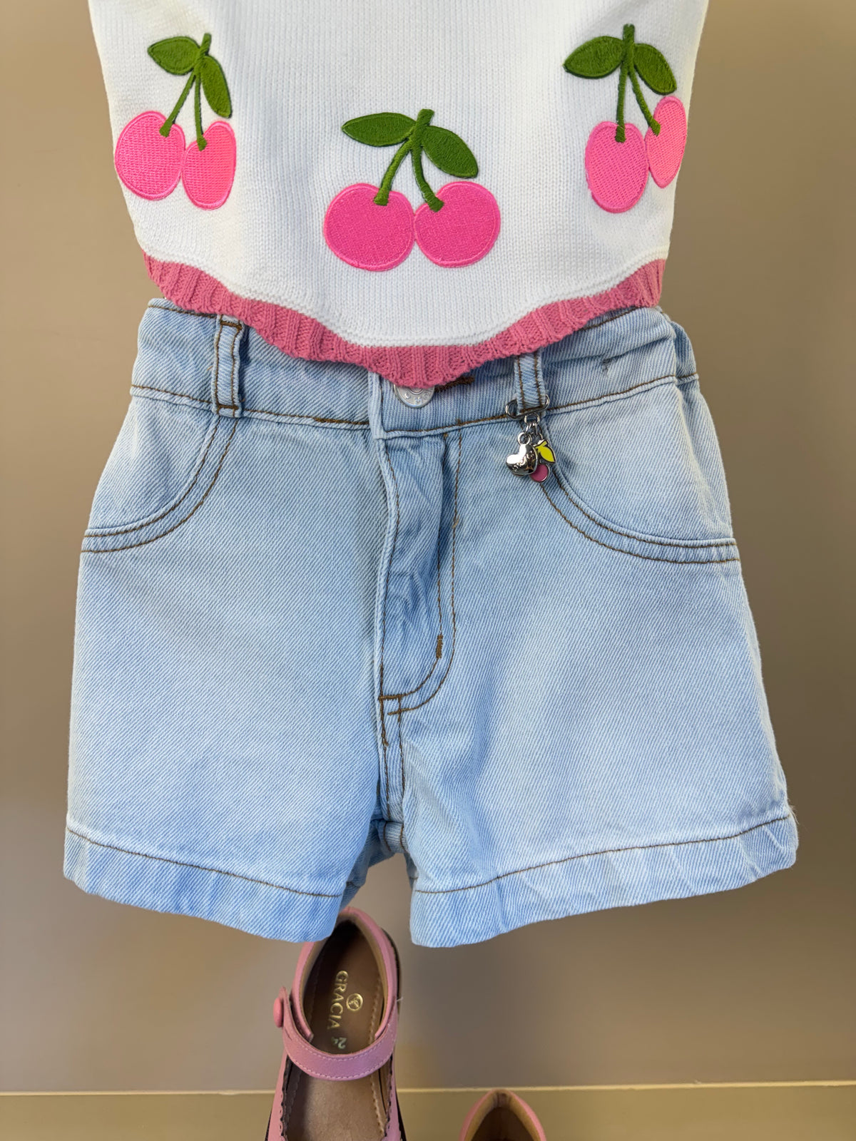 Conjunto Infantil Blusa Infantil Tricot Cerejas e  Shorts Jeans Com Pingente - Momi