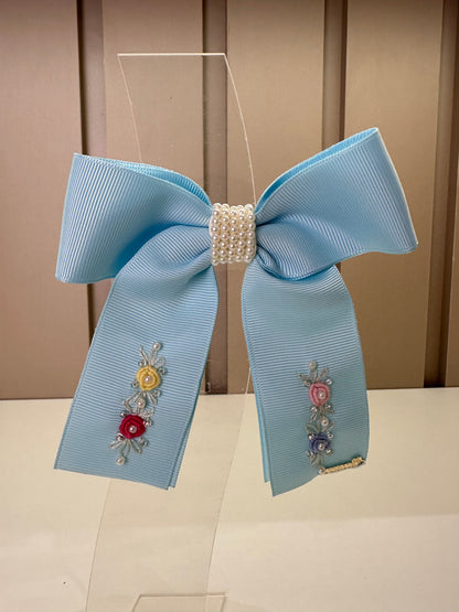 Presilha Infantil Azul Laço Longo Pérolas e Bordados - Roana