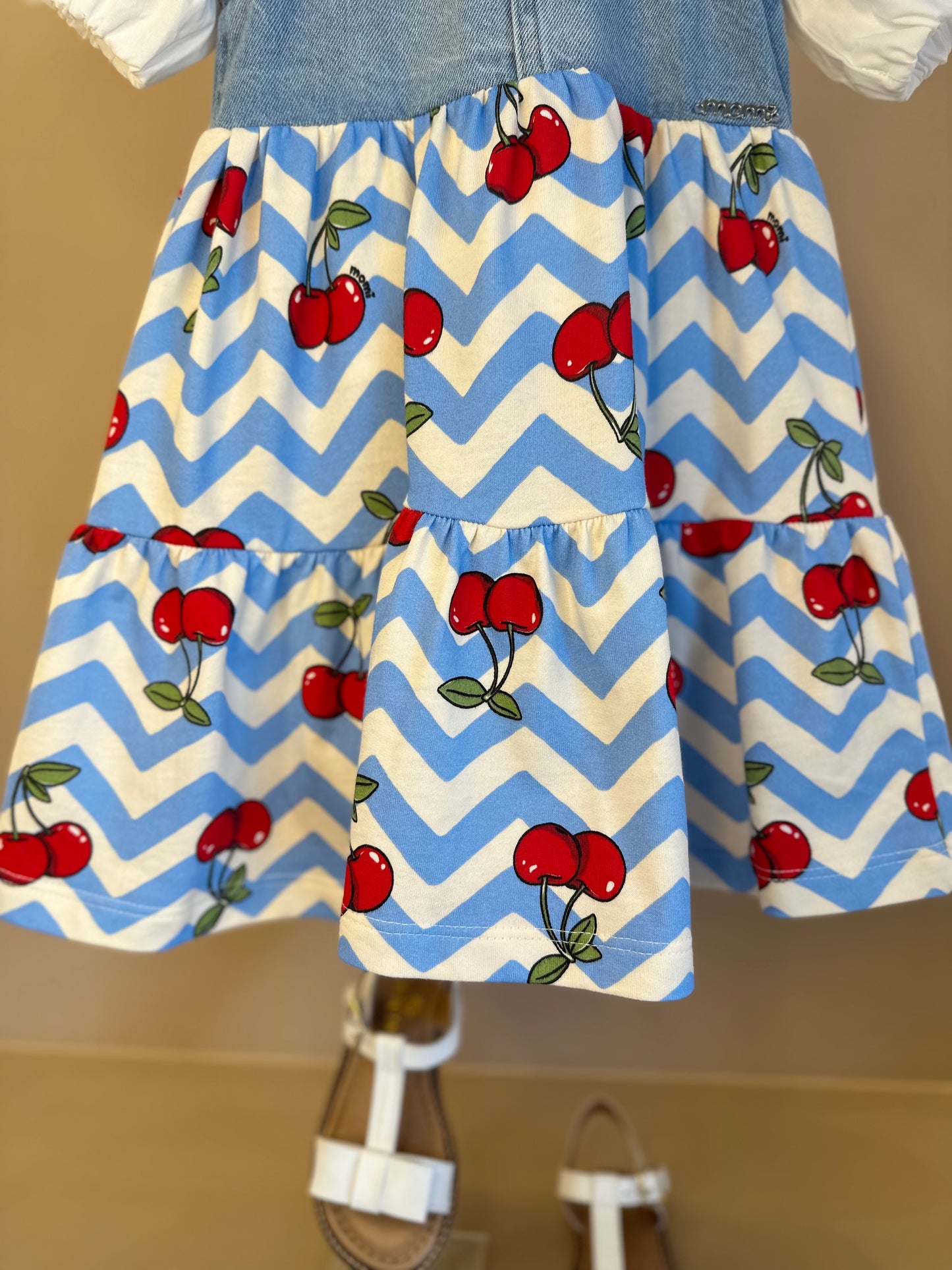 Conjunto Infantil Blusa Mangas Balonê e Salopete Cerejinha Jeans - Momi